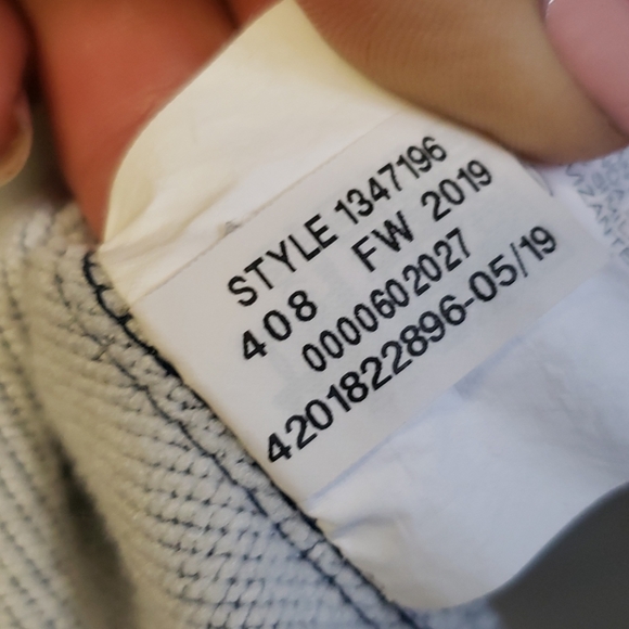 EUC Under Armour Pullover {L} - Picture 13 of 13